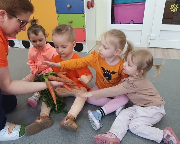 Dzień Marchewki zajęcia prozdrowotne w grupie IV