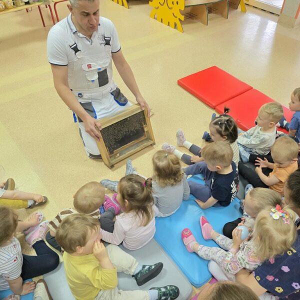 Dzień Pszczoły - poznajemy zawód pszczelarza grupa II