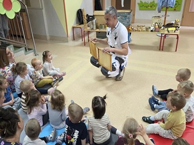 Dzień Pszczoły poznajemy zawód pszczelarza grupa II