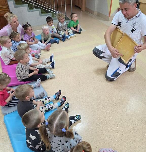 Dzień Pszczoły - poznajemy zawód pszczelarza grupa III