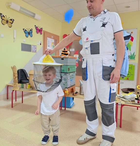 Dzień Pszczoły - poznajemy zawód pszczelarza grupa III