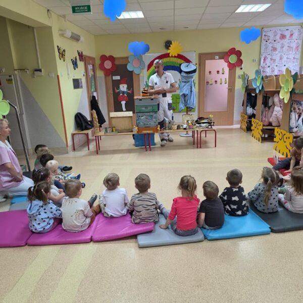 Dzień Pszczoły - poznajemy zawód pszczelarza grupa III