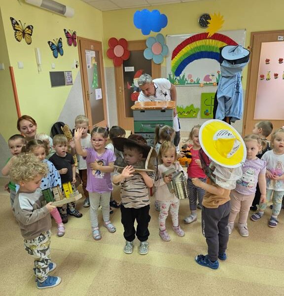 Dzień Pszczoły - poznajemy zawód pszczelarza grupa III