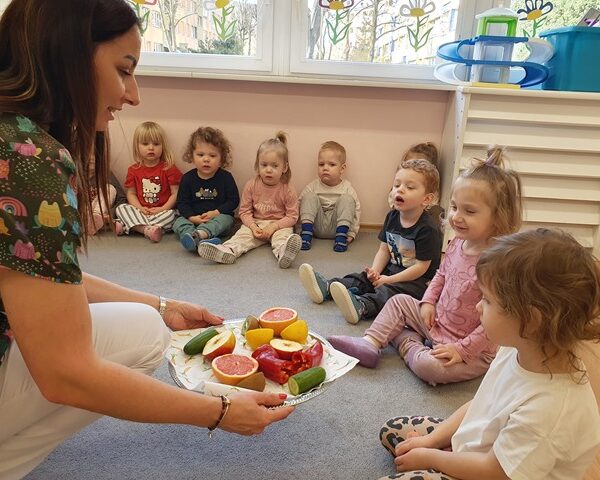 Stemple z warzyw i owoców - zabawy sensoryczne w grupie III